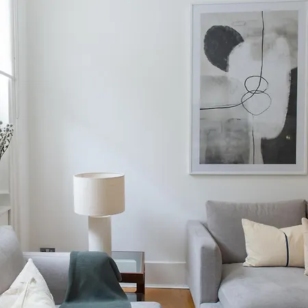3 Bed- London- Private Garden Apartment