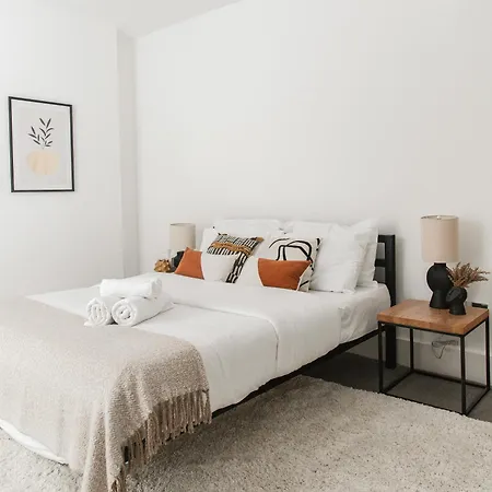3 Bed- London- Private Garden Apartment *