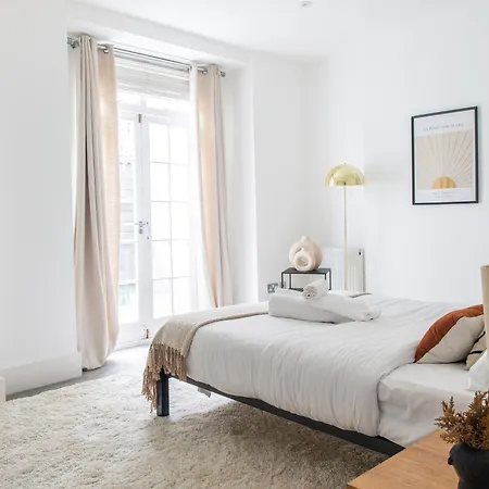 Apartment 3 Bed- London- Private Garden London