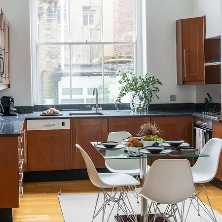 3 Bed- London- Private Garden Apartment *