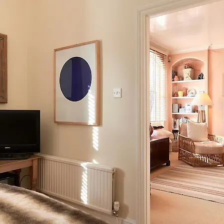 A Perfect Treasure Of A In Knightsbridge