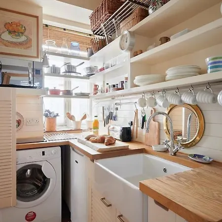 A Perfect Treasure Of A In Knightsbridge Apartment *