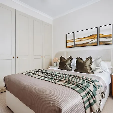 Stunning Chelsea Garden Apartment London