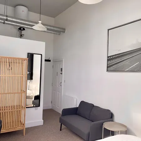Stylish Comfort In London Apartment