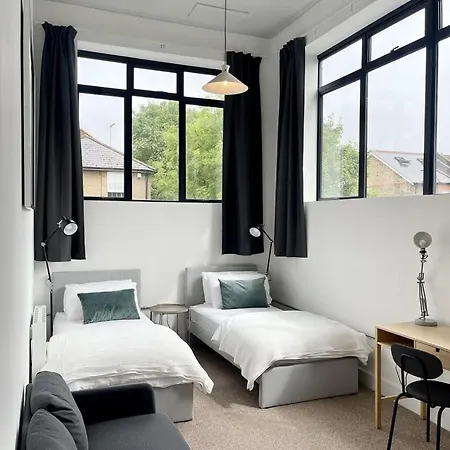 Apartment Stylish Comfort In London Finchley