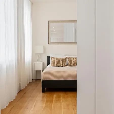Oxford Circus Designer Apartment *
