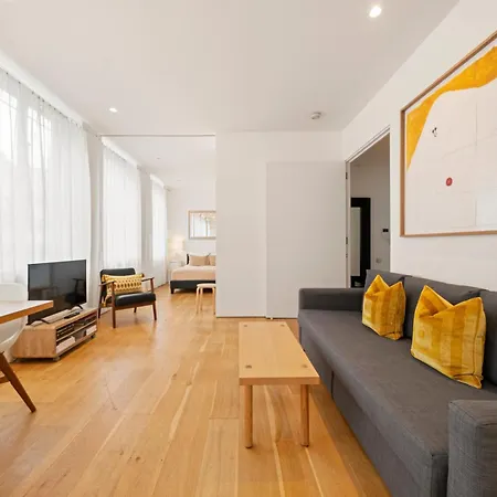 Apartment Oxford Circus Designer