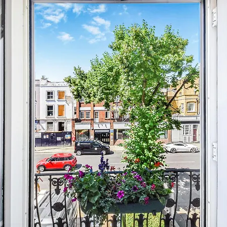 Lovely Large 1 Bed Renovated Flat W Balcony & 600mb Wifi شقة لندن