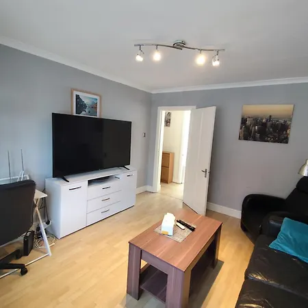 Apartamento 2 Bed Flat Near Station With Parking&comgarden *