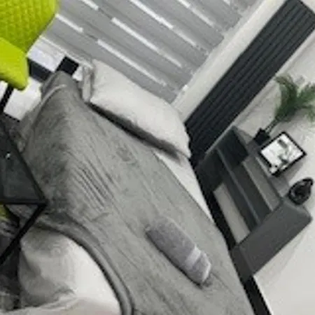Urban Sleeps 6 Private Garden-family Pet Friendly Apartment *