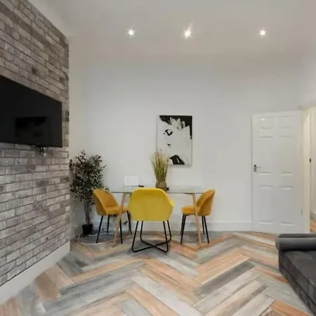 Apartment Cozy And Stylish Two Bed Apartmeant *