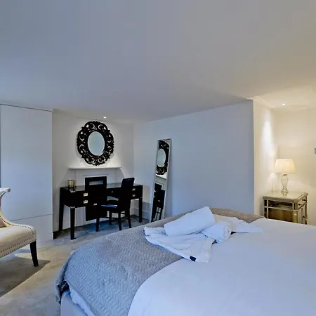 Imperial Victoria Square Homestay London