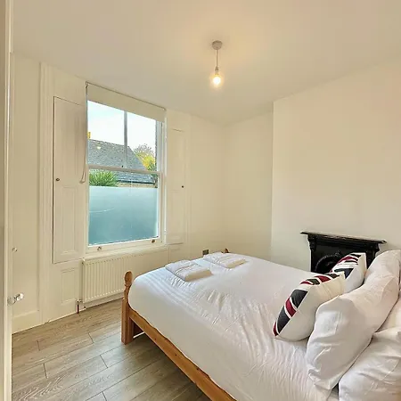 Flat B Stockwell *