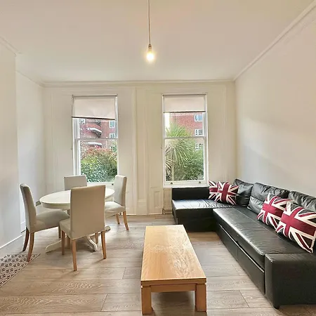 Flat B Stockwell