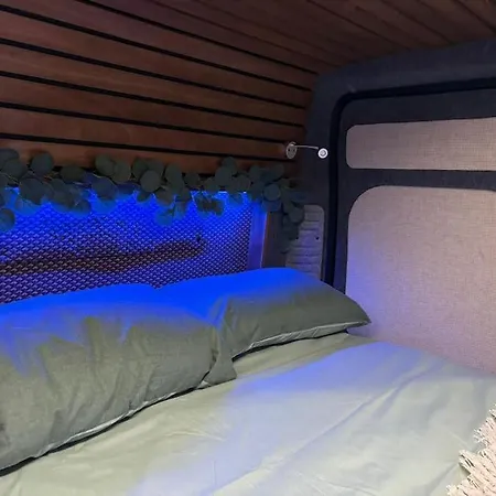 Vankind - Explore Like Never Before! Apartment