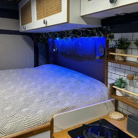 Vankind - Explore Like Never Before! Apartment London