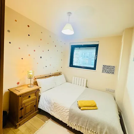 Modern 2bed 2bath Canary Wharf - Upto 5 Person *