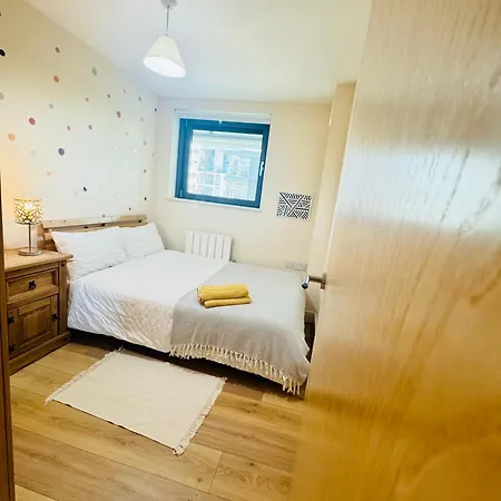 Modern 2bed 2bath Canary Wharf - Upto 5 Person *