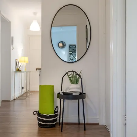 Stylish 3 Bedrooms 20 Mins To London With Balcony - Open For Long And Families Relocating * Woodford