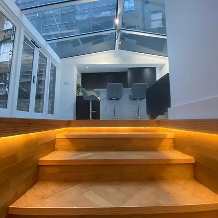 Stylish 2-bedroom Getaway In The Heart Of Chelsea Londýn
