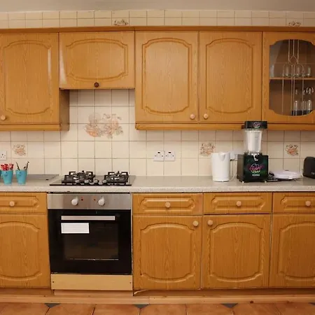 The Entire 4 Bedroom House Near Victoria Park And In Bow E3 Ferienhaus London