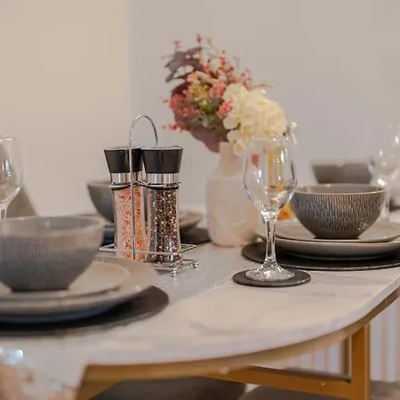 Apartment Putney Haven 3bd 2 Bath Sleeps 8 London