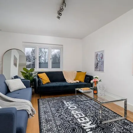 New 4bd Stylish With Amazing Transport Apartment *