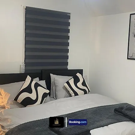 Stylish 2 Bedroom By Luxe Haven Homes Short Lets & Serviced Canning Town Greater With Free Wifi Apartment