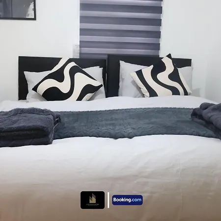 Apartment Stylish 2 Bedroom By Luxe Haven Homes Short Lets & Serviced Canning Town Greater With Free Wifi *