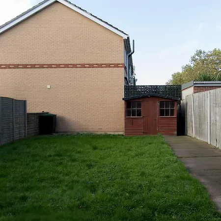 3-bed Sanctuary, Free Parking - Barking Riverside Holiday home *
