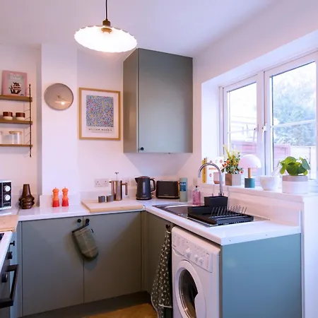 3-bed Sanctuary, Free Parking - Barking Riverside Holiday home *