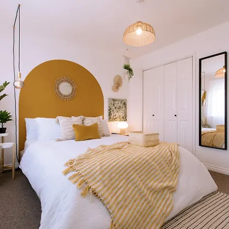 3-bed Sanctuary, Free Parking - Barking Riverside Holiday home *