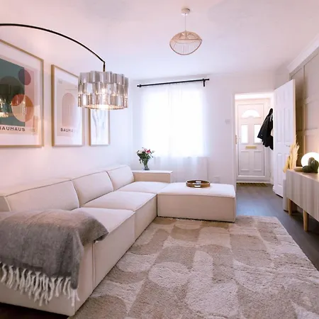 Holiday home 3-bed Sanctuary, Free Parking - Barking Riverside Thamesmead (Greater London)