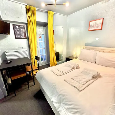 Kensington Gardens Aparthotel