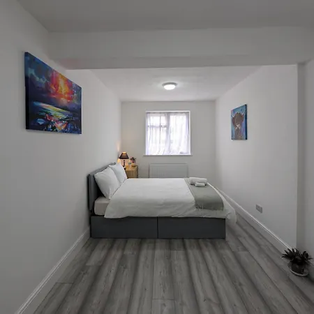 Modern 3 Bedroom - Docklands