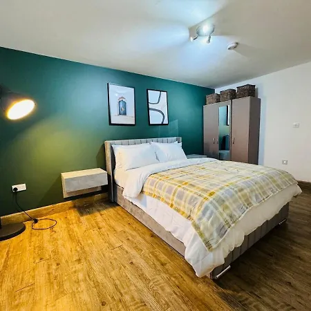The Edge Ft1 Apartment