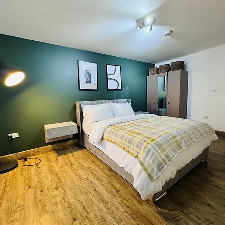 The Edge Ft1 Apartment