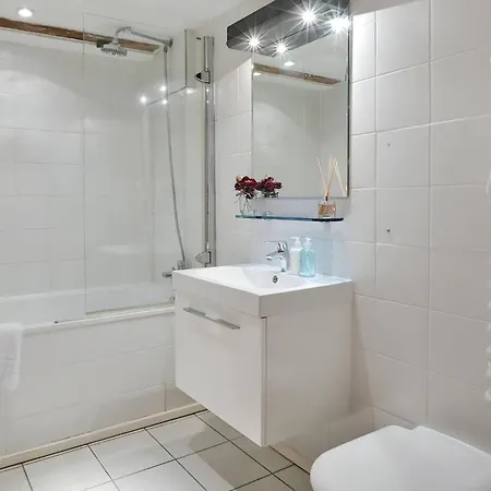 Apartment Wild Roses Serviced - Excel Warehouse 1 *