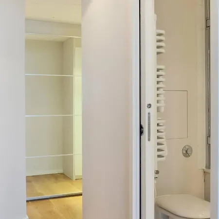 Wild Roses Serviced - Excel Warehouse 1 Apartment London