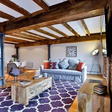 Wild Roses Serviced - Excel Warehouse 1 Apartment *