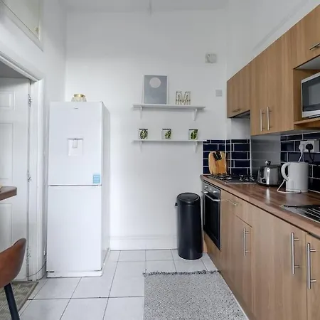 Flat In Victorian West Kensington Mansion With Balcony * Londýn