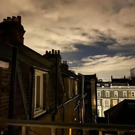 Flat In Victorian West Kensington Mansion With Balcony Apartmán
