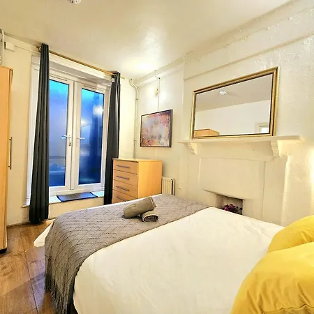 Appartement Duplex With 3 Bedrooms And Large Sofa-bed Back Patio, Near Angel And King's Cross Station Londres