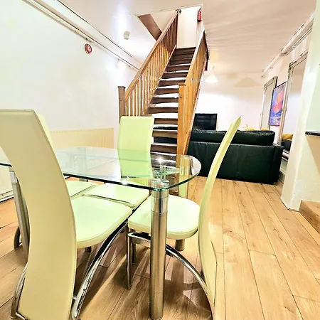 Appartement Duplex With 3 Bedrooms And Large Sofa-bed Back Patio, Near Angel And King's Cross Station Londres