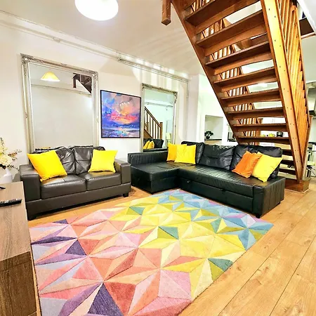 Duplex With 3 Bedrooms And Large Sofa-bed Back Patio, Near Angel And King's Cross Station *