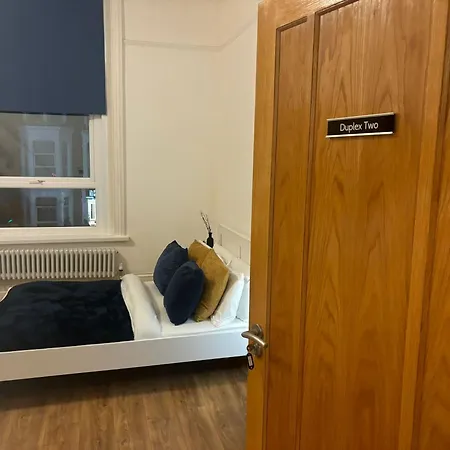 Apartment Zee Homes W6 London