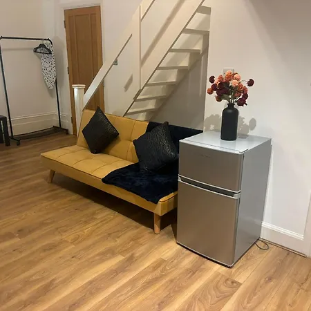 Zee Homes W6 Apartment