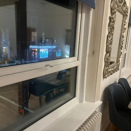 Apartment Zee Homes W6 London