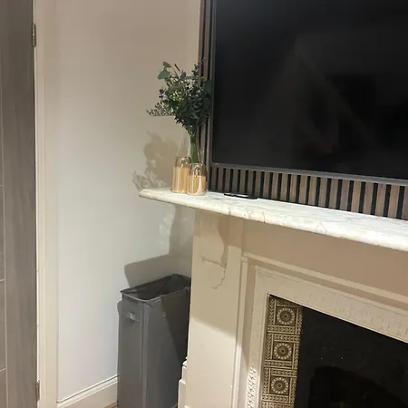 Zee Homes W6 Apartment London