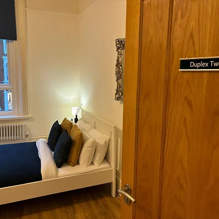 Apartment Zee Homes W6 London